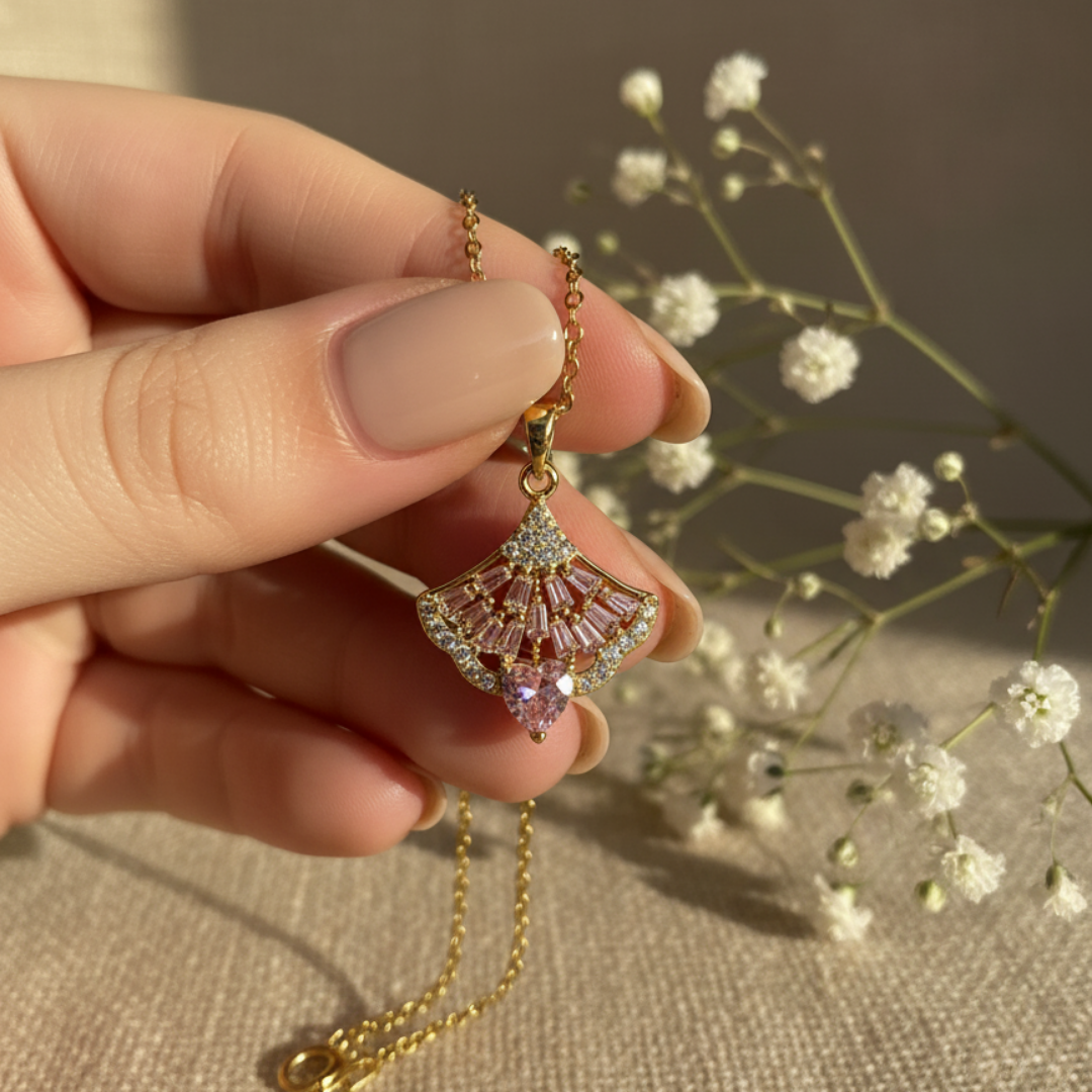 Shell-Shaped Zircon Diamond Necklace