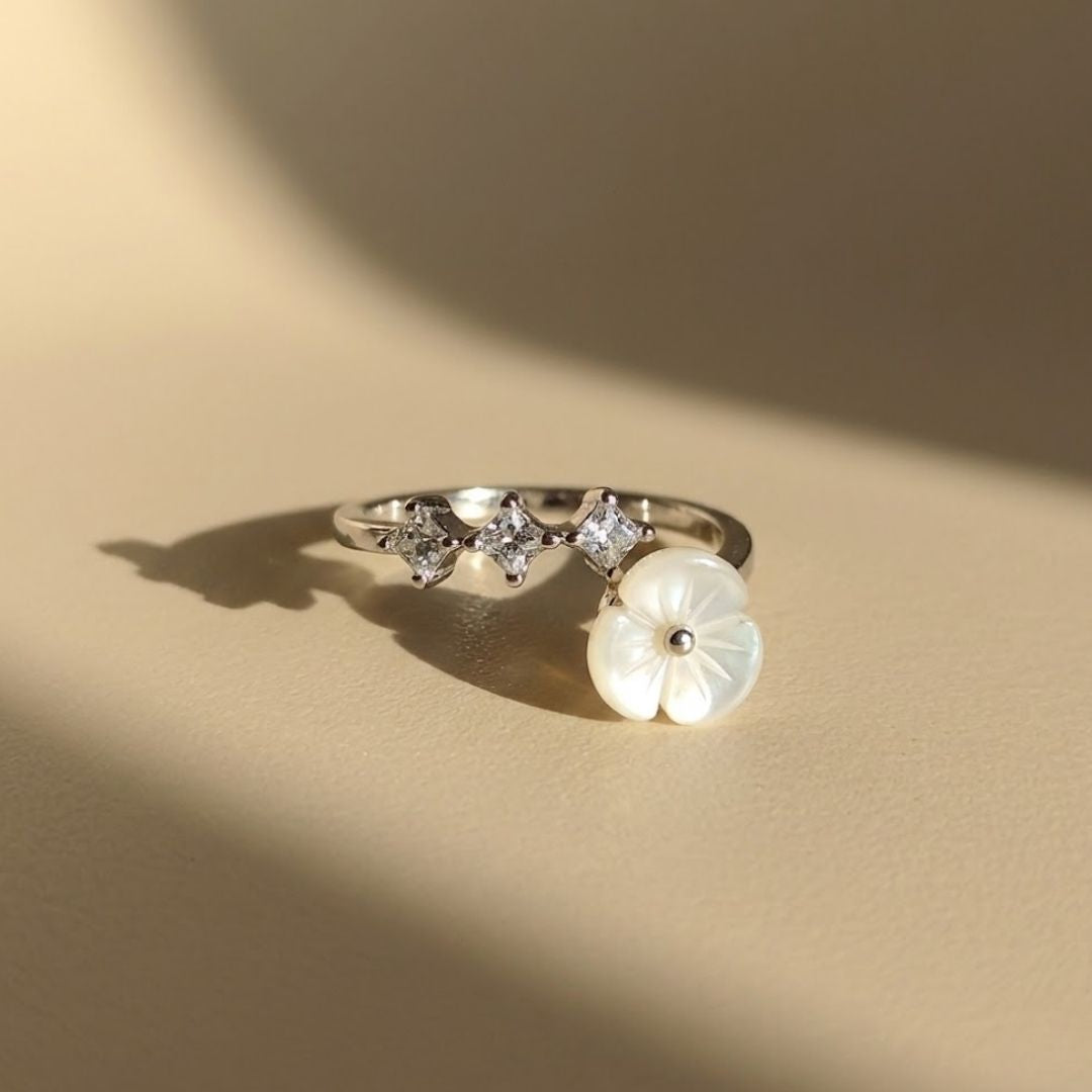 Memento White Blossom Ring