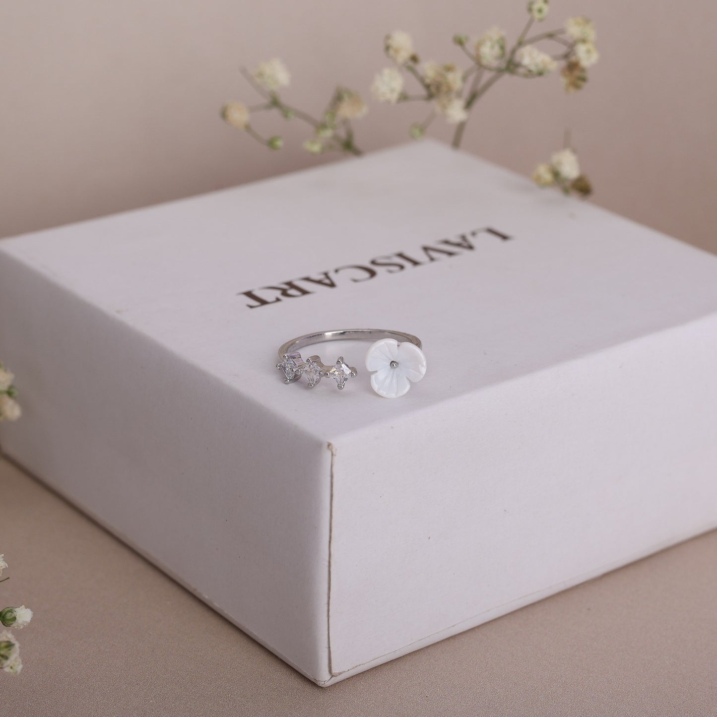 Memento White Blossom Ring