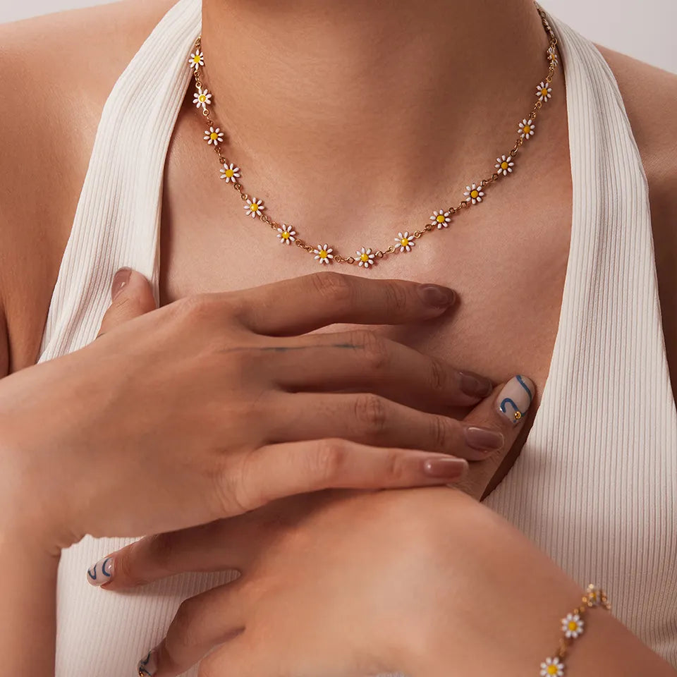 Pretty Pinch Necklace