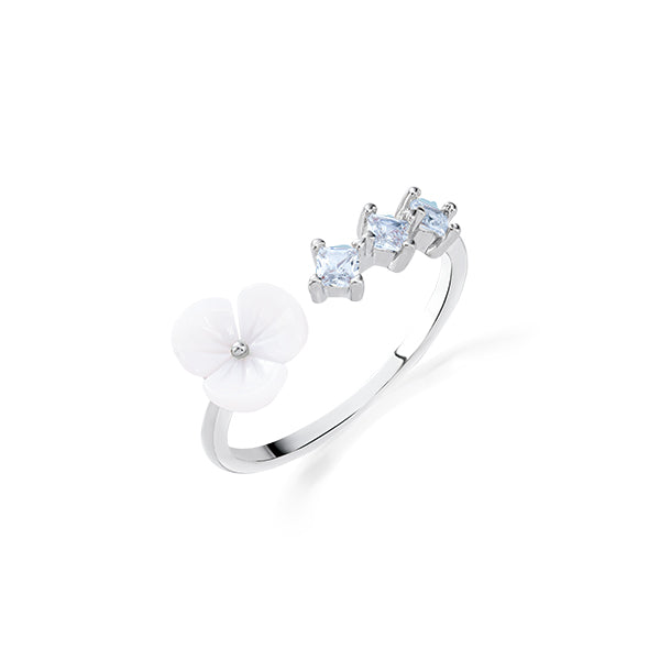 Memento White Blossom Ring