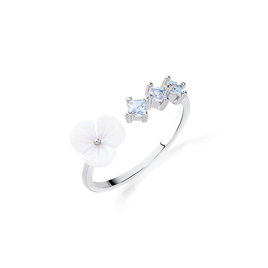 Memento White Blossom Ring