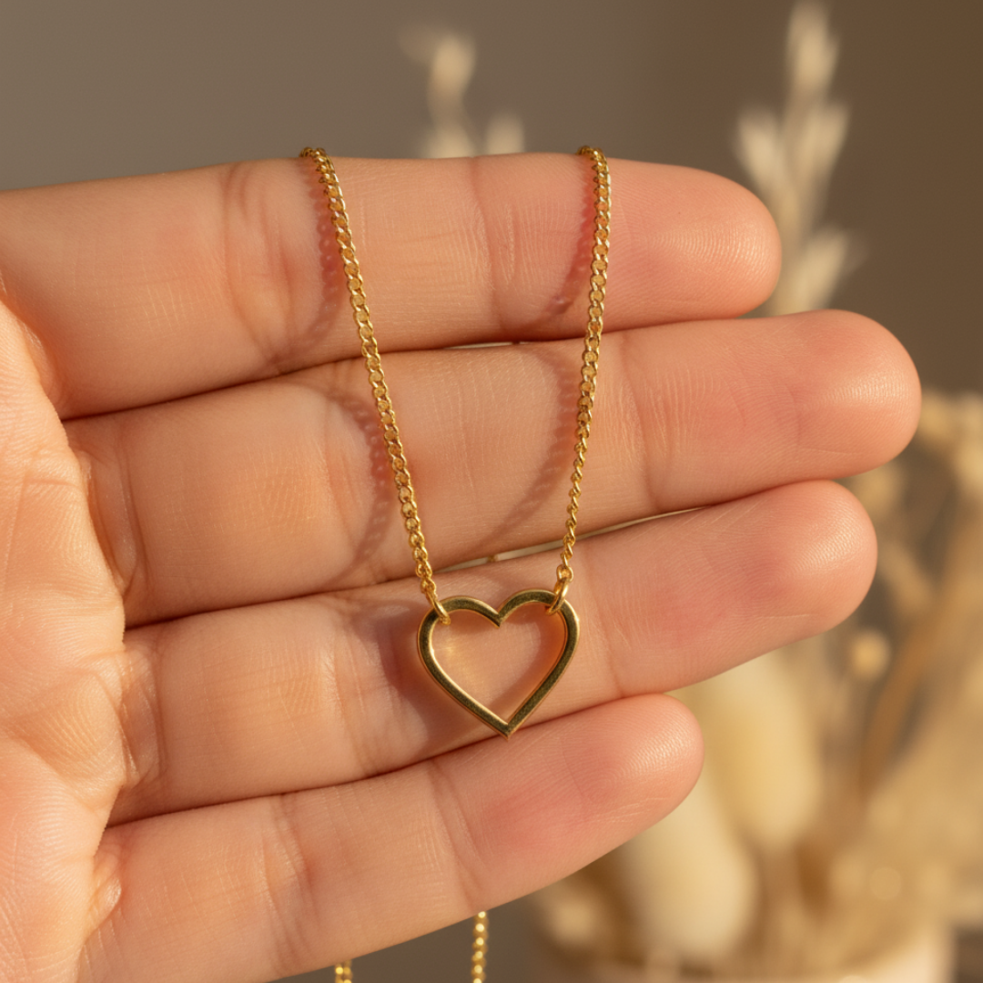 Minimalistic Heart Pendant Necklace