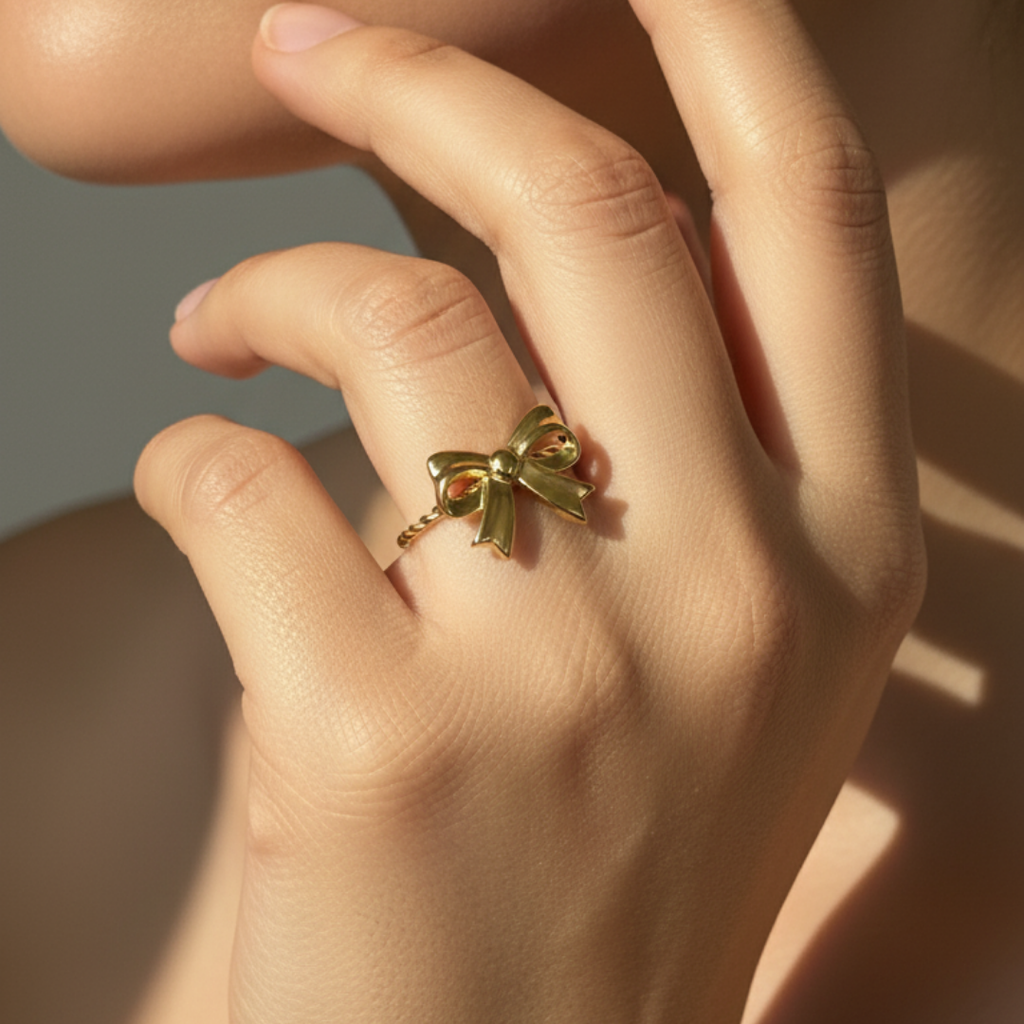 Feminique Bow Ring