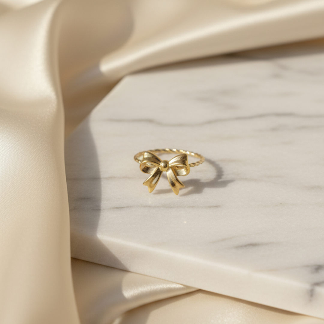 Feminique Bow Ring
