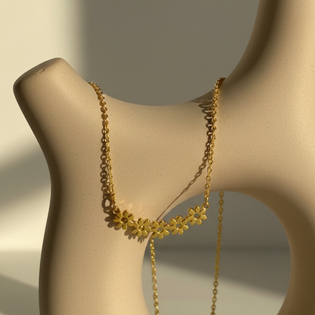 Daisy Flowers Pendant Necklace