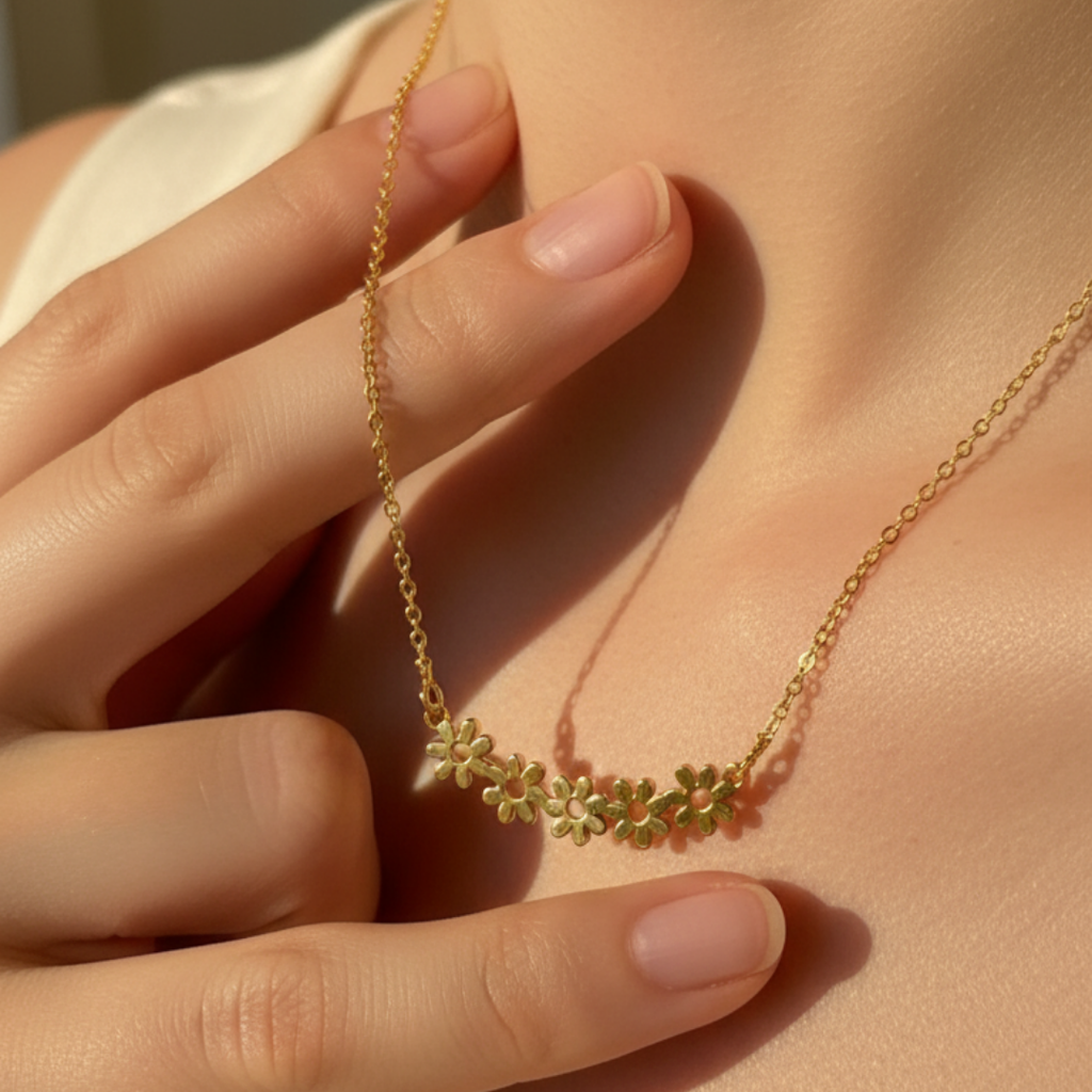 Daisy Flowers Pendant Necklace