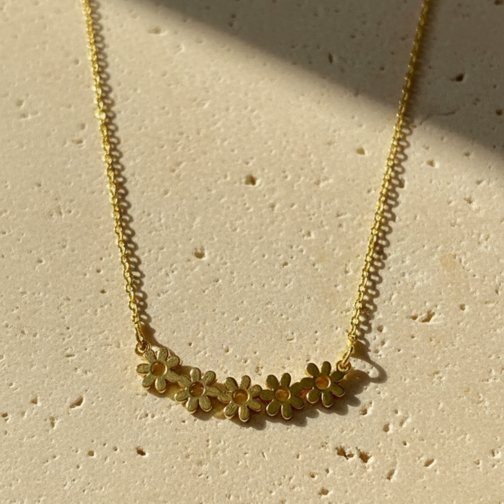 Daisy Flowers Pendant Necklace