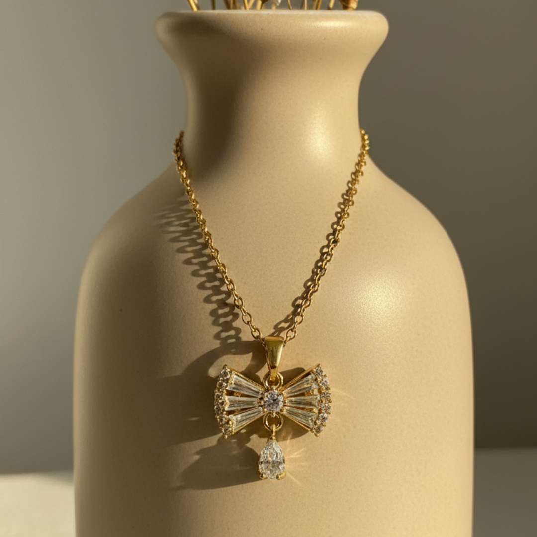 Pretty Bows Zircon Diamond Necklace