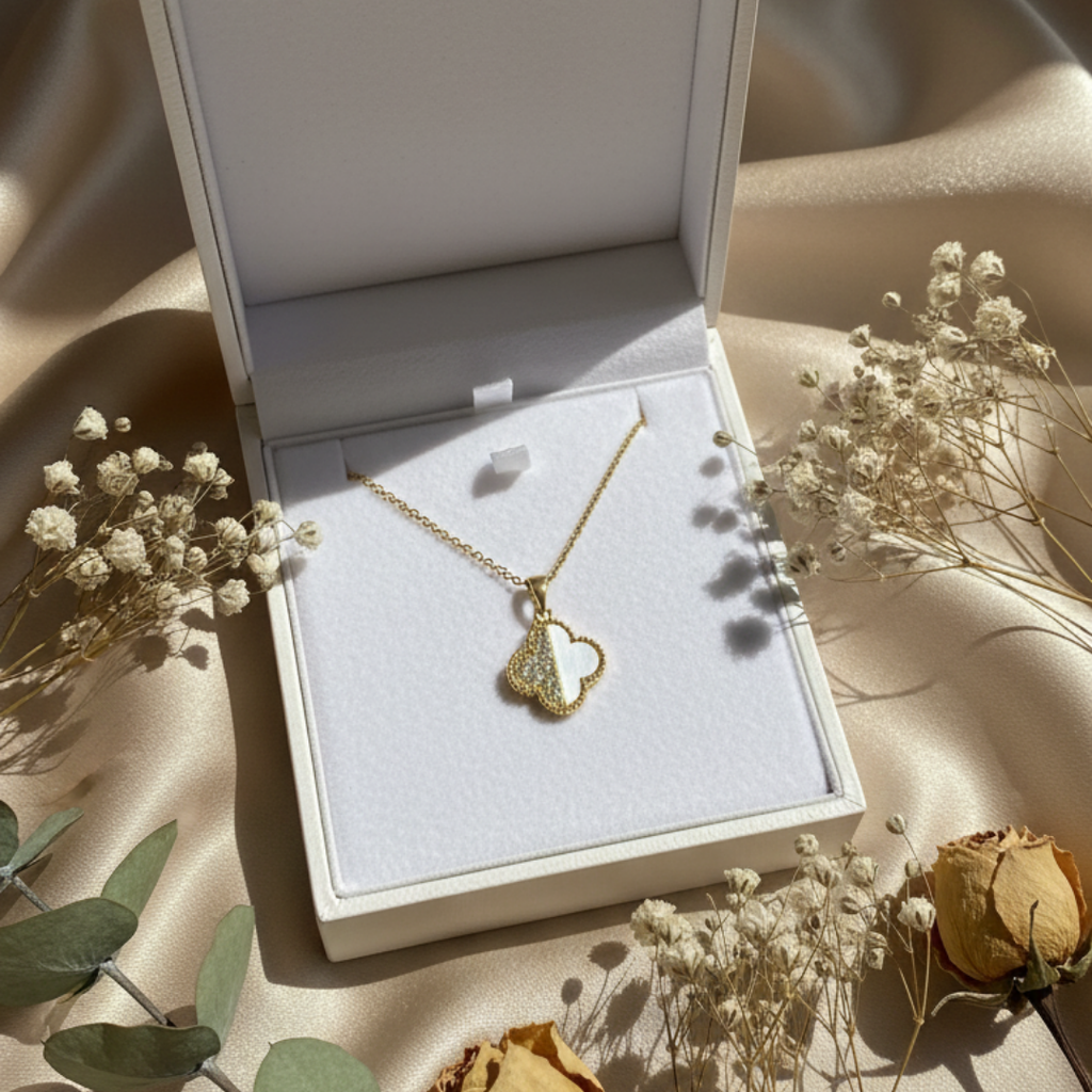 Clover Zircon Diamond Necklace