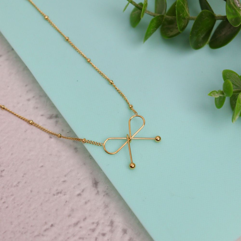 18k Gold Opulent Bow Pendant
