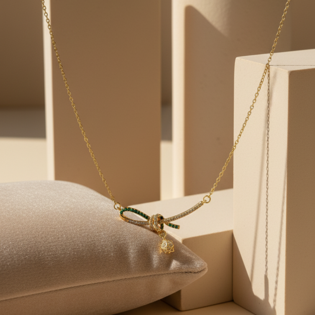 Knot Style Zircon Diamond Necklace
