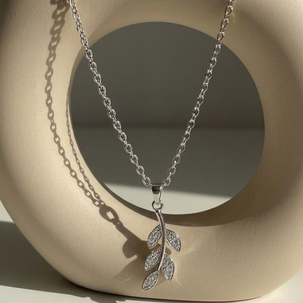 Leaf Pendant Zircon Diamond Necklace