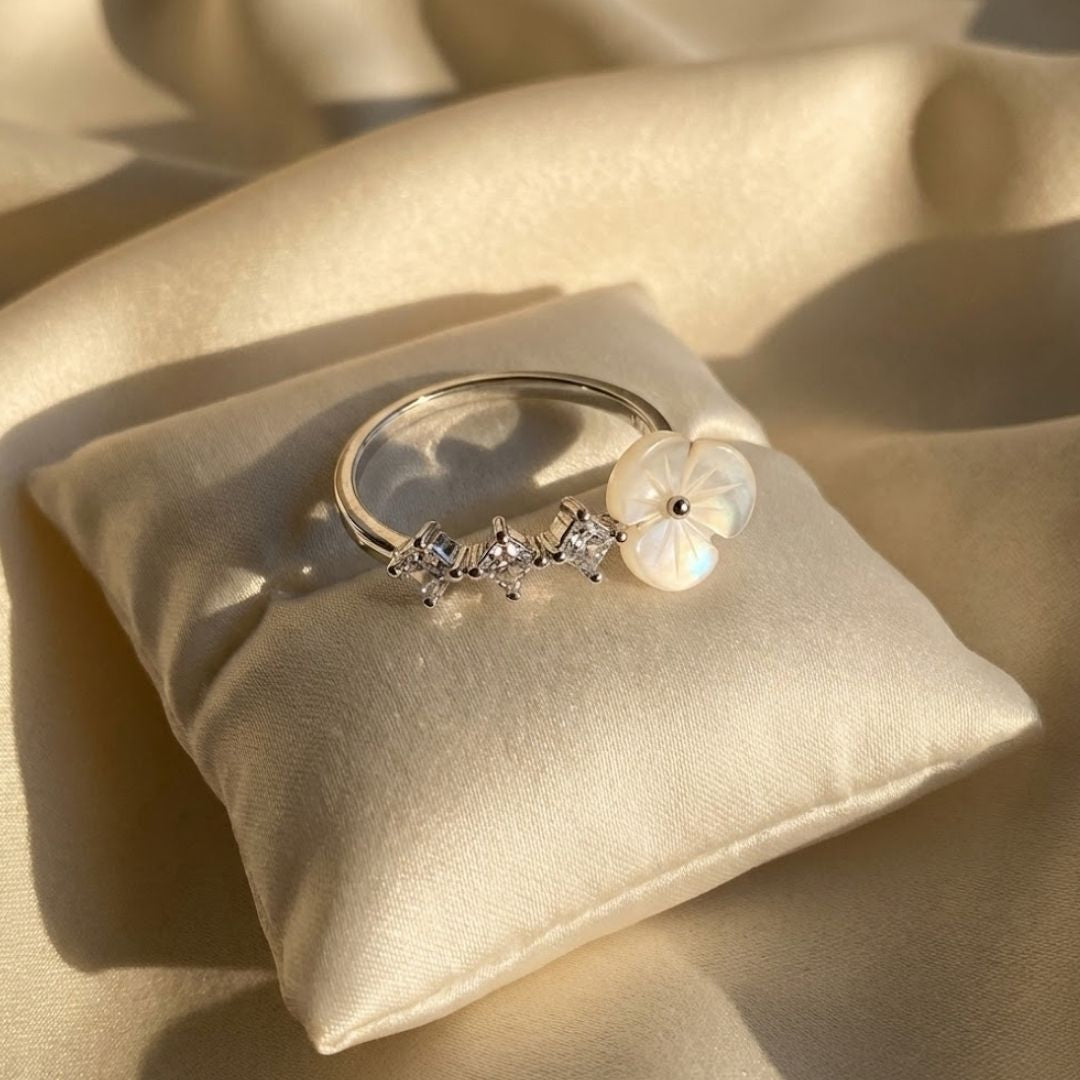 Memento White Blossom Ring