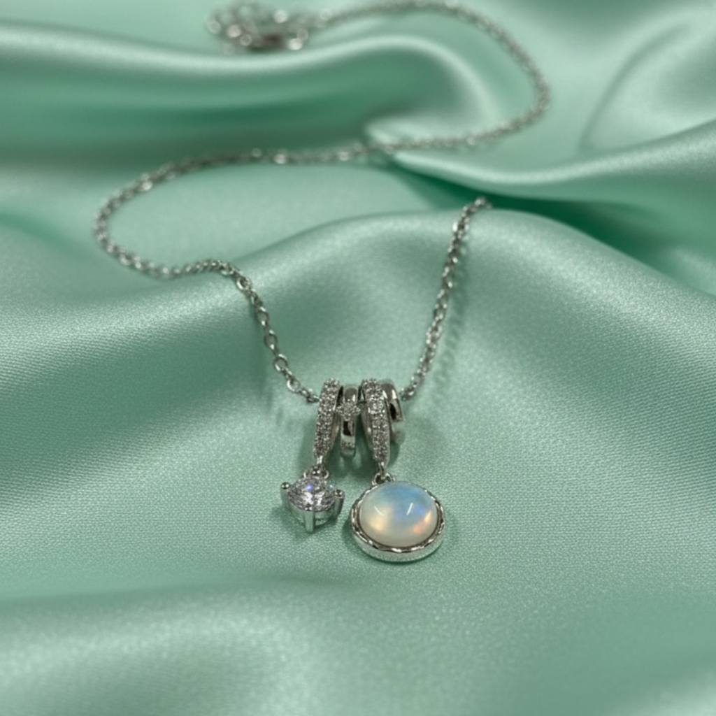 Shackle Charm Zircon Diamond Necklace