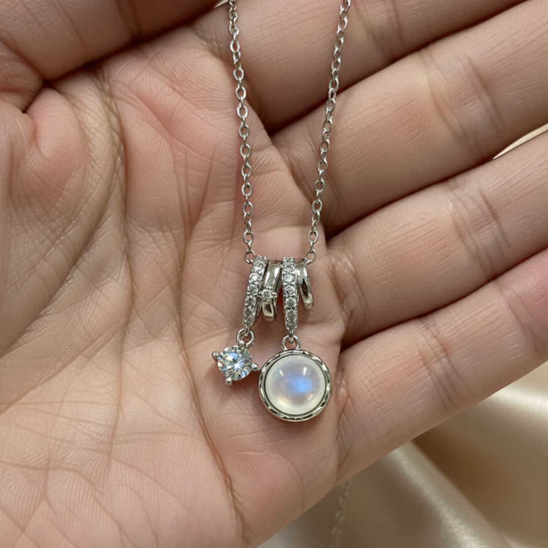 Shackle Charm Zircon Diamond Necklace