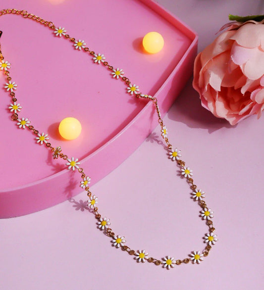 Pretty pinch necklace