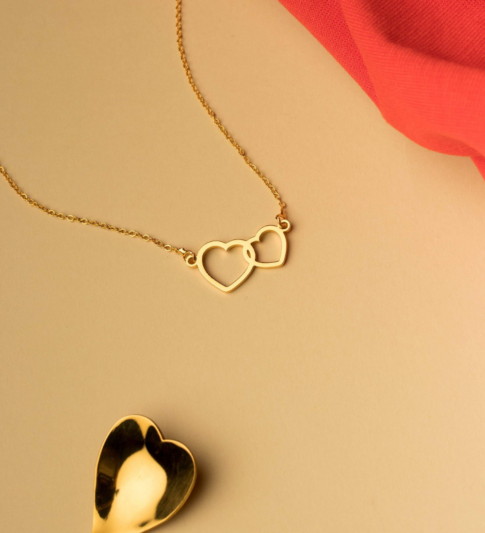 Intertwined love necklace