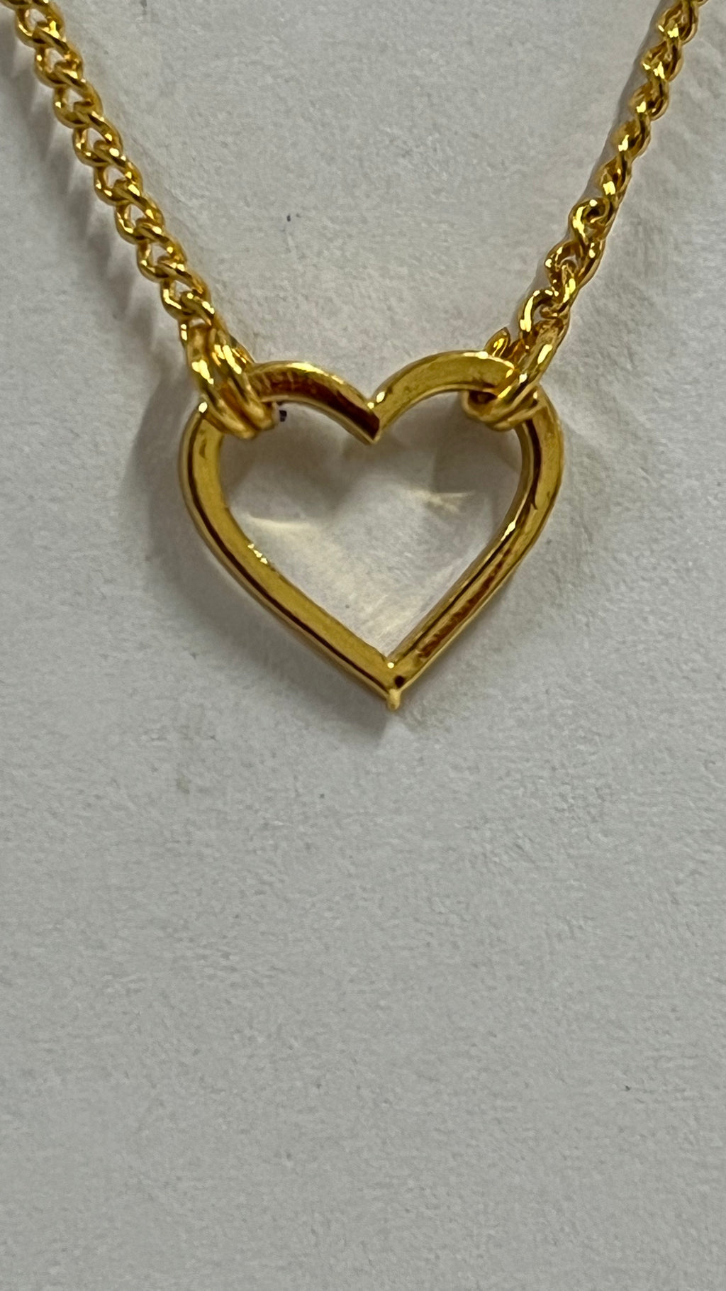 Minimalistic Heart Pendant Necklace