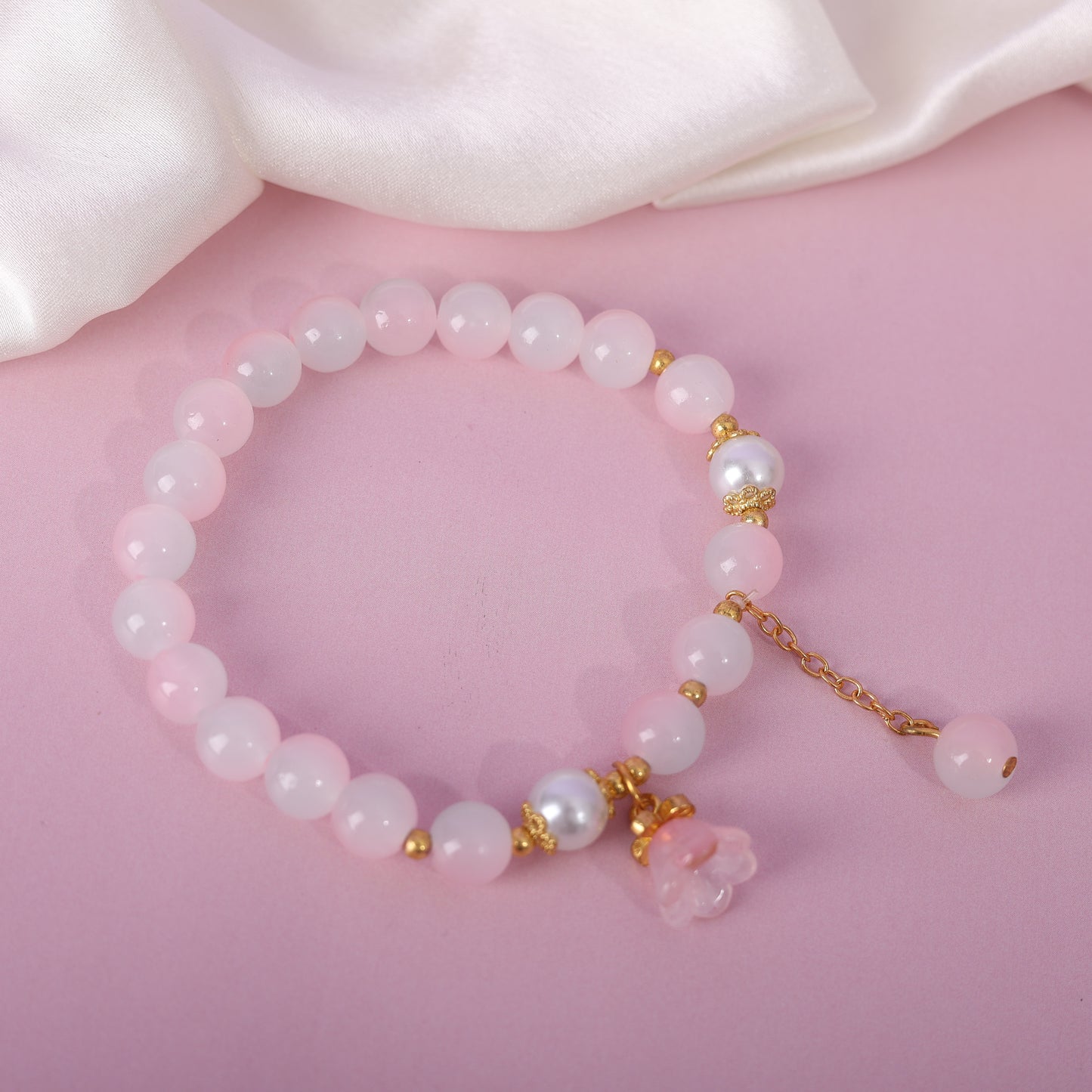 Dainty daisy bead bracelet