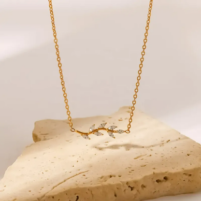 White dahlia necklace
